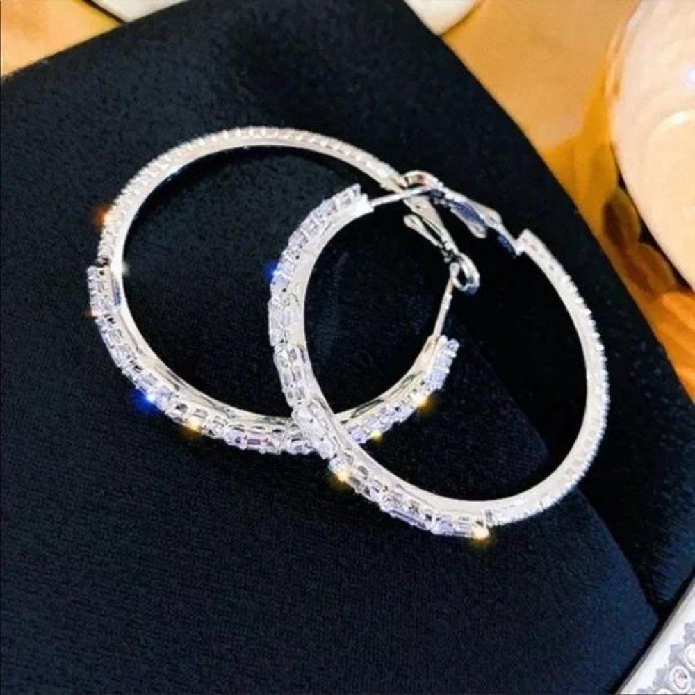 NEW 925 STERLING SILVER WHITE SAPPHIRE EARRINGS, NICE EARRINGS, CUTE EARRINGS. - Picture 5 of 5